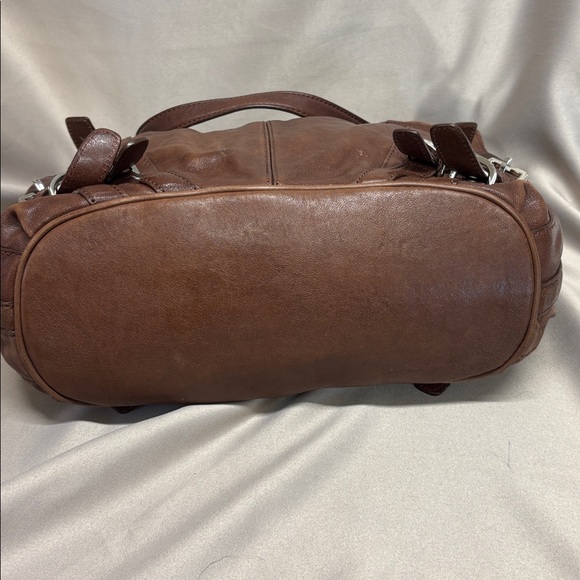 Micheal Kors Milo Shoulder Tote w/Dust Bag - Picture 13 of 17